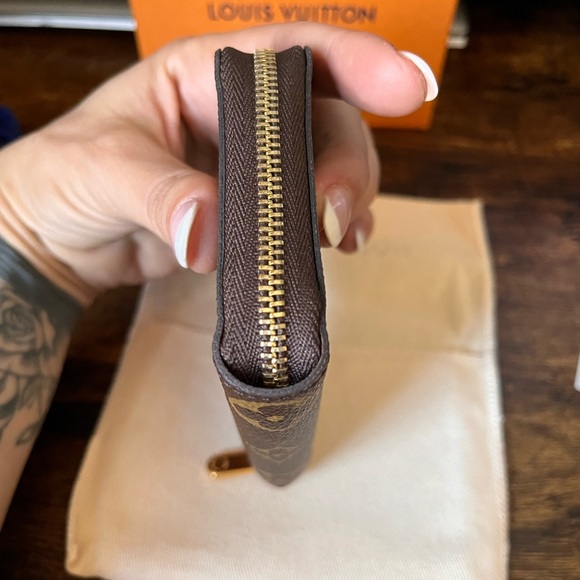 ‼️SOLD‼️ Authentic Louis Vuitton Zippy Coin Purse Monogram M60067 - Picture 6 of 13